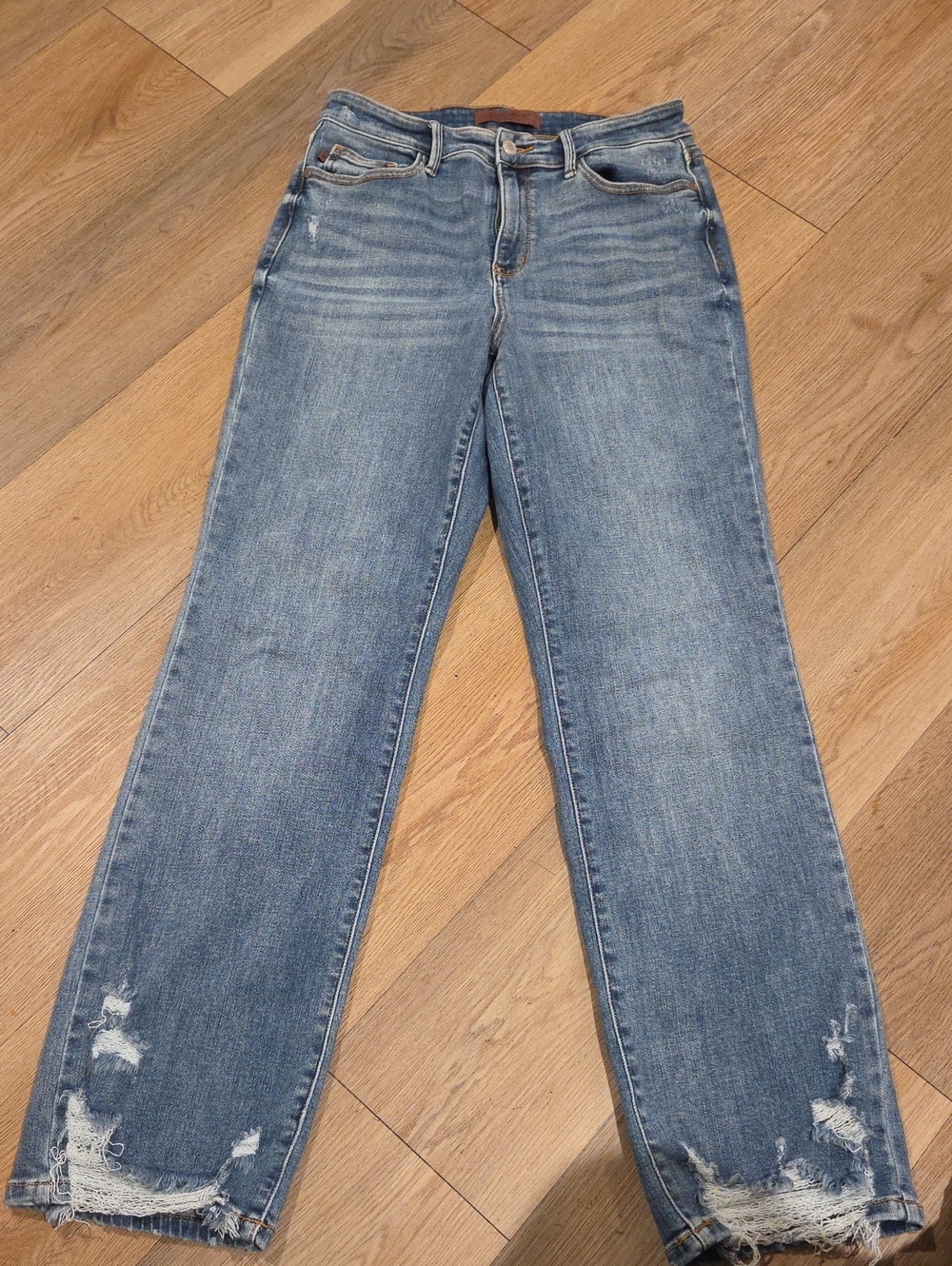 Judy Blue Light Wash Straight-Leg Jeans with Distressed Hem